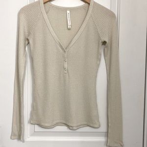 Aritzia The Group BABATON Waffle Knit V Neck Shirt